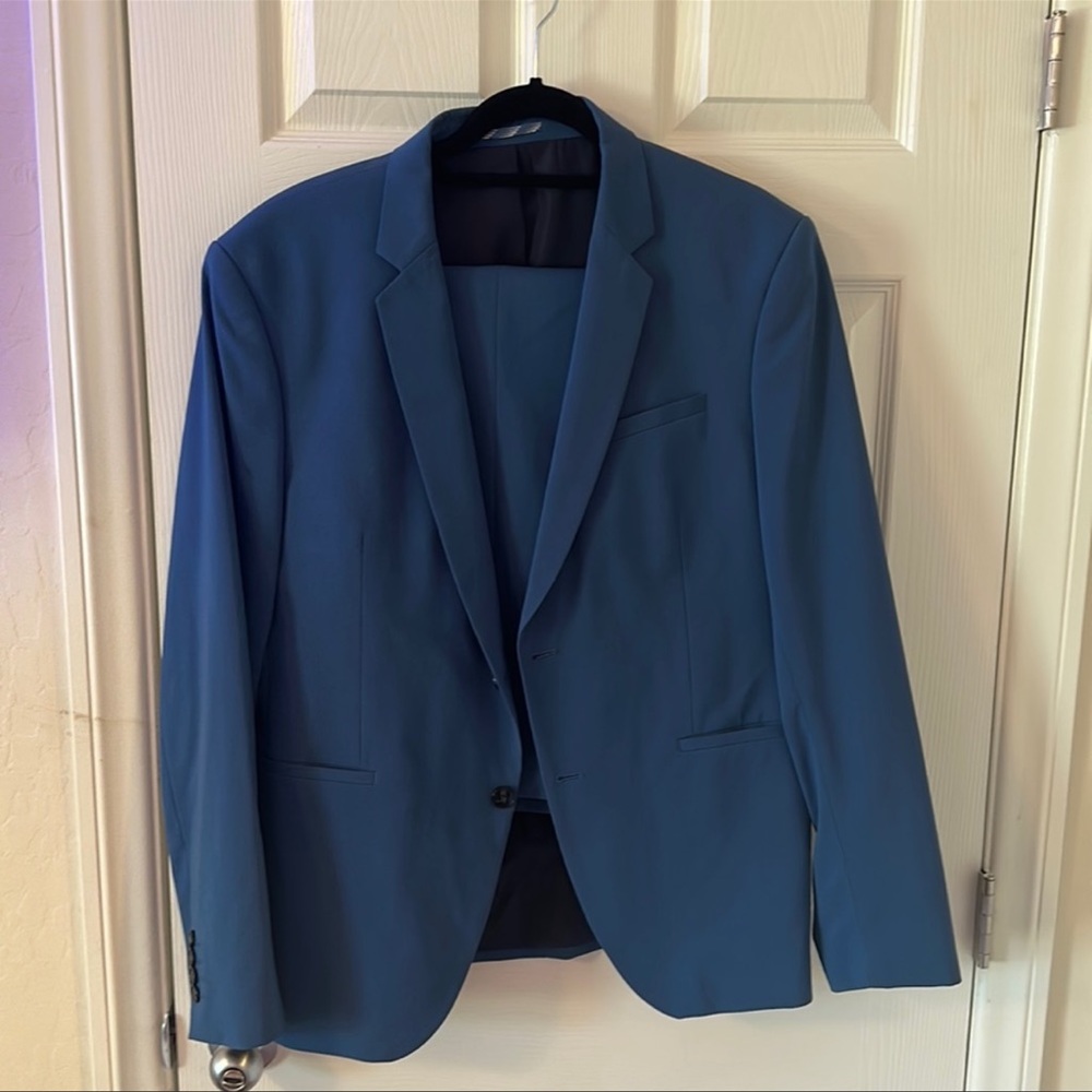 Men’s Zara suit